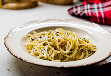 Спагетти с грушей и горгонзолой